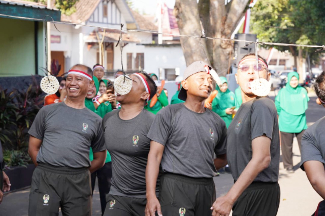Semarak HUT Ke-81 RI, Kodim 0808/Blitar dan Persit KCK Cabang XXII Gelar Lomba Penuh Kekompakan